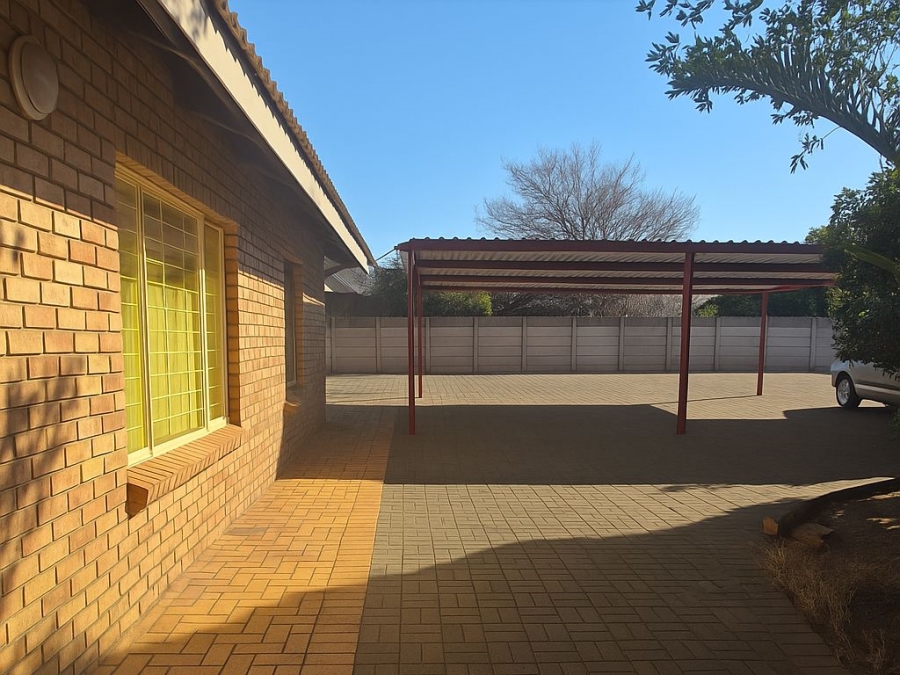 12 Bedroom Property for Sale in Universitas Free State